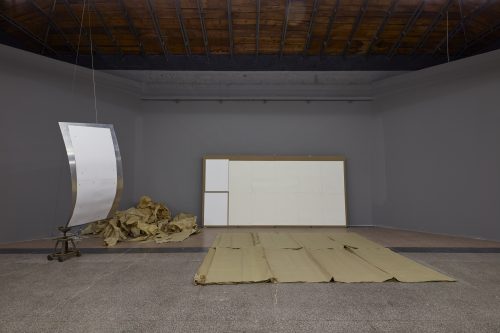 陆春生，爸爸在瀑布右边的橡皮艇上吵闹不休，2013