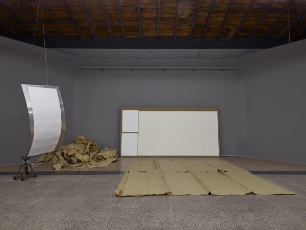 陆春生，爸爸在瀑布右边的橡皮艇上吵闹不休，2013