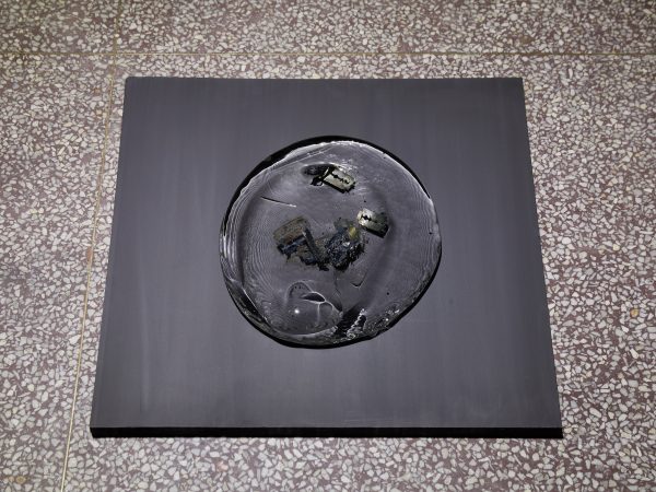 Juan Antonio Olivares, Memory Puddle (Razors), 2019