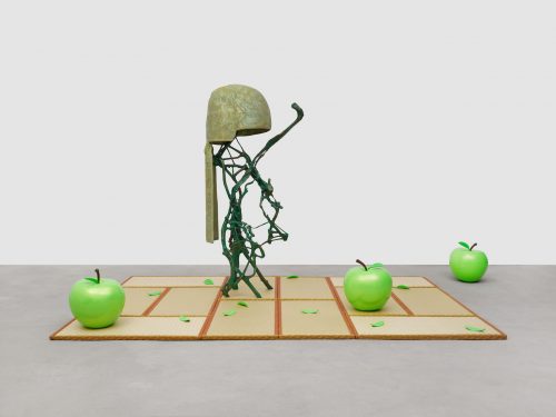 关小，“苹果是蝴蝶最喜欢的食物。” Characaracal 说。，2023