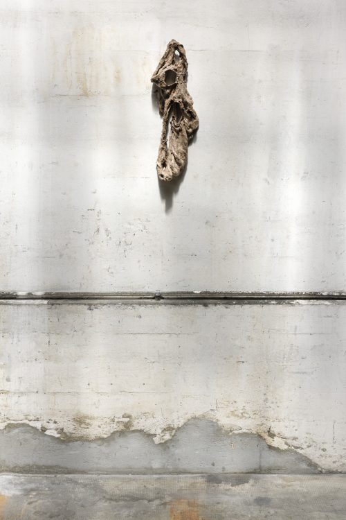 李美来，Head with holes wall piece I，2023