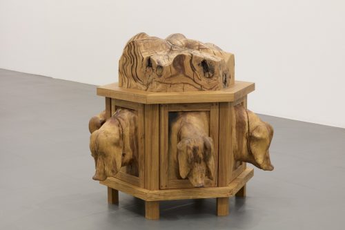 丹尼尔·杜瓦 & 格雷戈里·吉奎尔，Oak dresser with pigs，2021
