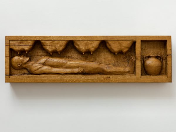 丹尼尔·杜瓦 & 格雷戈里·吉奎尔，Oak relief with man, udders, and vase，2017