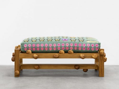 丹尼尔·杜瓦 & 格雷戈里·吉奎尔，Oak bench with lime hawk moths, opium poppies and snails，2025