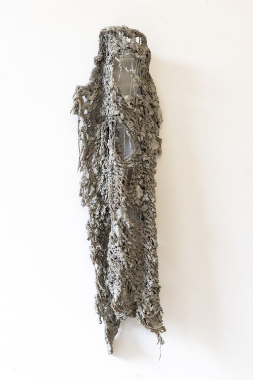 李美来，Untitled (Concrete-Dipped Big-Eyed Burlap Piece)，2025