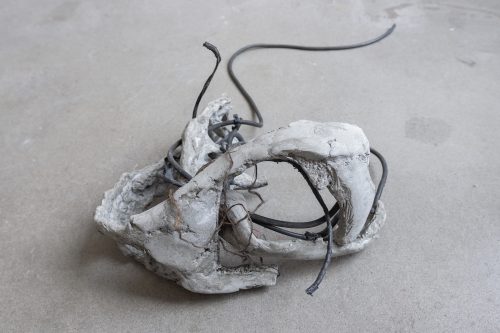 李美来，Untitled (Broken Heads Hugging Piece)，2025